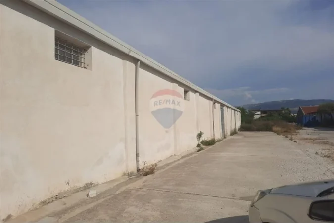 Vlore, shitet magazine , 743 m² 210.000 € (Vlore Rruga e Re, Vlorë)