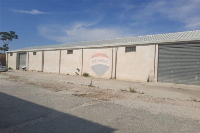 Vlore, shitet magazine , 743 m² 210.000 € (Vlore Rruga e Re, Vlorë)