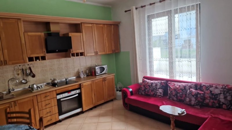 Tirane, jepet me qera apartament 2+1 Kati 2, 110 m² 700 € (RRUGA ELBASANIT)
