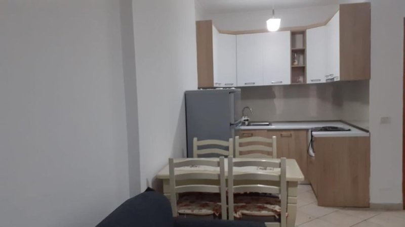 Tirane, jepet me qera apartament 1+1+Ballkon Kati 2, 56 m² 350 € (YZBERISHT)