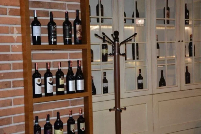 Tirane, jepet me qera bar-resorant Kati 0, 157 m² 2.000 € (RRUGA E DURRESIT)