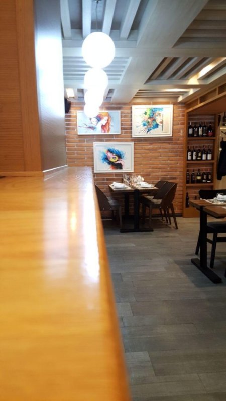 Tirane, jepet me qera bar-resorant Kati 0, 157 m² 2.000 € (RRUGA E DURRESIT)