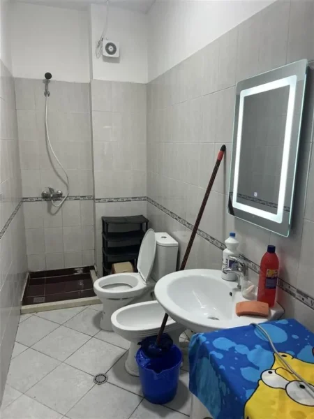 Tirane, jepet me qera apartament 1+1+Ballkon Kati 1, 70 m² 420 € (ASTIR)