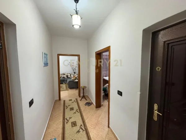 Tirane, jepet me qera apartament 2+1+Ballkon Kati 4, 85 m² 500 € 
