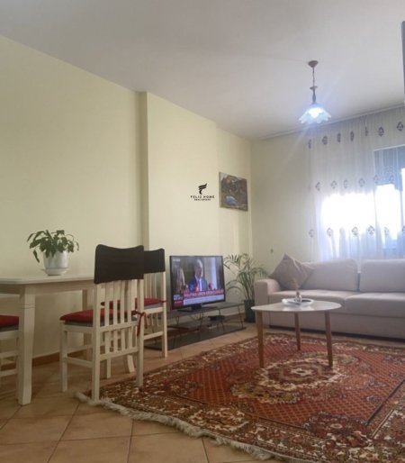 Tirane, jepet me qera apartament 1+1 Kati 2, 60 m² 500 € (SELVIA)