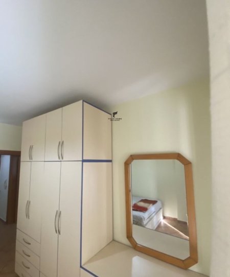 Tirane, jepet me qera apartament 1+1 Kati 2, 60 m² 500 € (SELVIA)