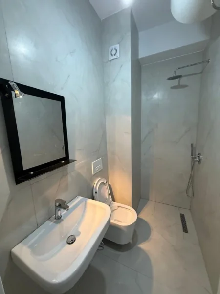 Tirane, jepet me qera apartament 1+1 Kati 1, 55 m² 500 € (Mangalem Ali Dem)