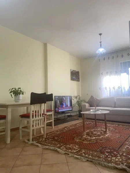 Tirane, jepet me qera apartament 1+1 Kati 2, 60 m² 500 € (Gjimnazi Partizani Selvia)