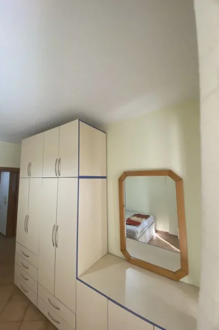 Tirane, jepet me qera apartament 1+1+Ballkon Kati 2, 60 m² 500 € (SELVIA)