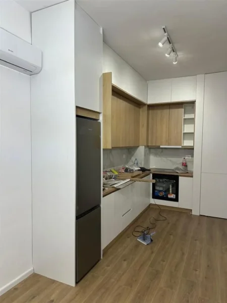 Tirane, jepet me qera apartament 1+1+Ballkon Kati 3, 70 m² 420 € (ALI DEMI)
