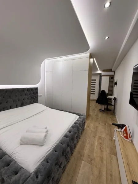 Tirane, jepet me qera apartament 1+1 Kati 1, 40 m² 550 € (Vodafone Kryqzimi i 21 Dhjetorit)