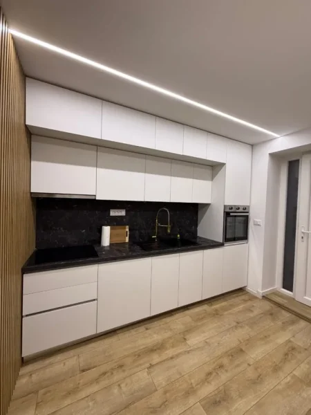 Tirane, jepet me qera apartament 1+1 Kati 1, 40 m² 550 € (Vodafone Kryqzimi i 21 Dhjetorit)