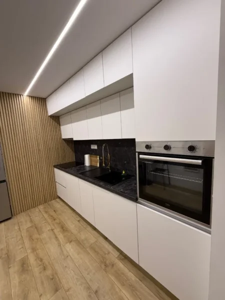 Tirane, jepet me qera apartament 1+1 Kati 1, 40 m² 550 € (Vodafone Kryqzimi i 21 Dhjetorit)