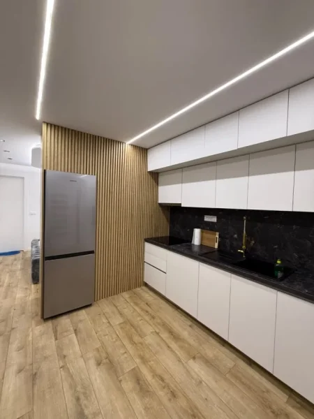 Tirane, jepet me qera apartament 1+1 Kati 1, 40 m² 550 € (Vodafone Kryqzimi i 21 Dhjetorit)