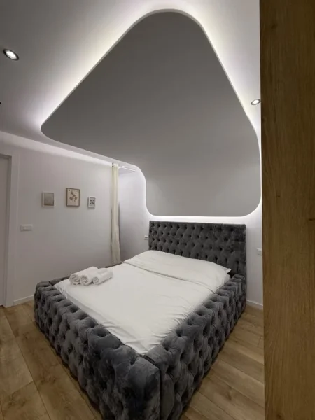 Tirane, jepet me qera apartament 1+1 Kati 1, 40 m² 550 € (Vodafone Kryqzimi i 21 Dhjetorit)