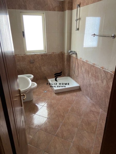 Tirane, jepet me qera ambjent biznesi Kati 4, 250 m² 1.000 € (KODRA E DIELLIT)