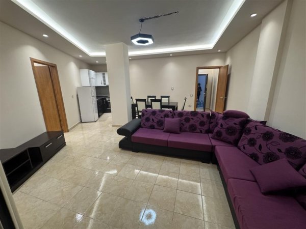 Tirane, jepet me qera apartament 1+1+Ballkon Kati 5, 75 m² 390 € (FRESK)