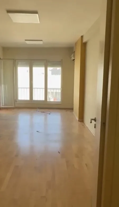Tirane, jepet me qera zyre Kati 8, 123 m² 650 € (Kompleksi Kontakt 21 Dhjetori)