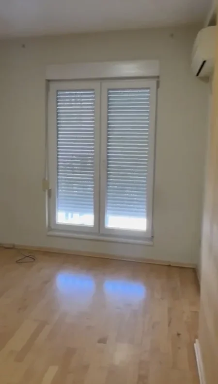 Tirane, jepet me qera zyre Kati 8, 123 m² 650 € (Kompleksi Kontakt 21 Dhjetori)