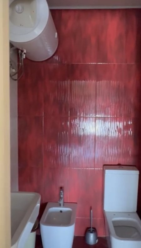 Tirane, jepet me qera zyre Kati 8, 123 m² 650 € (Kompleksi Kontakt 21 Dhjetori)