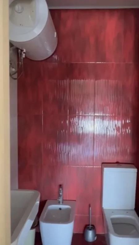 Tirane, jepet me qera zyre Kati 8, 123 m² 650 € (Kompleksi Kontakt 21 Dhjetori)