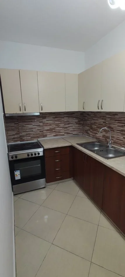Tirane, jap me qera apartament 2+1+Aneks+Ballkon Kati 3, 95 m² 60.000 Lek