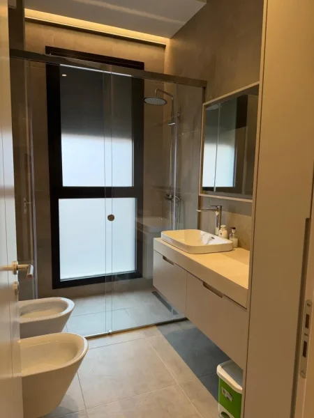 Tirane, shitet apartament 2+1+Ballkon Kati 4, 103 m² 430.000 € (Rruga e kosovareve)