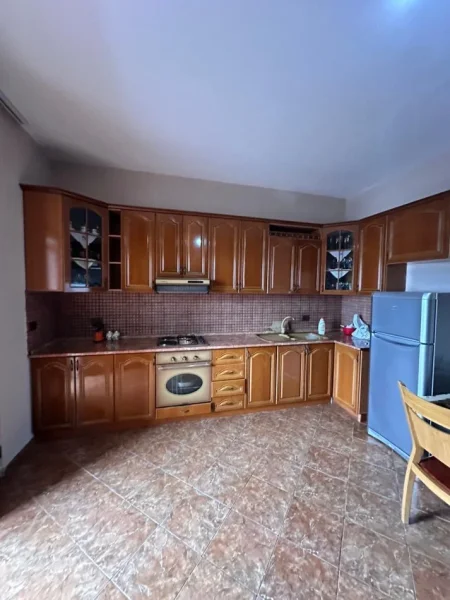 Tirane, shitet shtepi 2 Katshe , 450 m² (Rruga Sabaudin Gabrani)