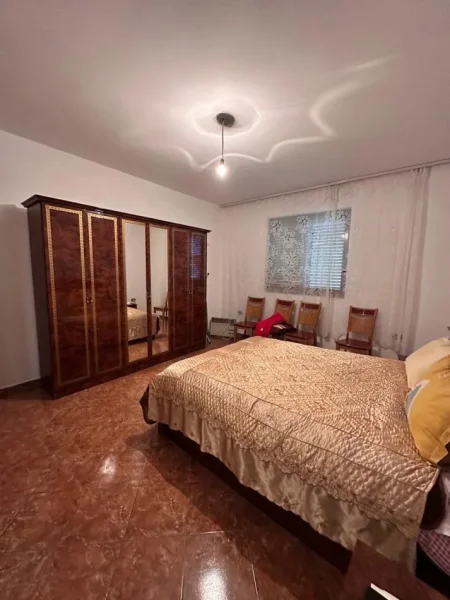 Tirane, shitet shtepi 2 Katshe , 450 m² (Rruga Sabaudin Gabrani)