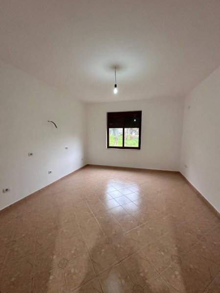 Tirane, shitet shtepi 2 Katshe , 450 m² (Rruga Sabaudin Gabrani)