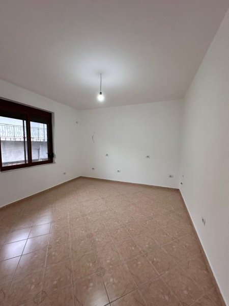 Tirane, shitet shtepi 2 Katshe , 450 m² (Rruga Sabaudin Gabrani)