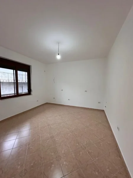 Tirane, shitet shtepi 2 Katshe , 450 m² (Rruga Sabaudin Gabrani)