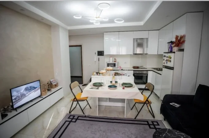 Tirane, jepet me qera apartament 1+1+Aneks+Ballkon Kati 2, 55 m² 600 € (Komuna e Parisit " tek Ola Fast")