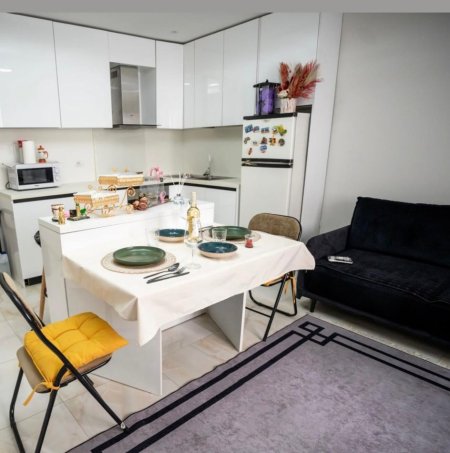 Tirane, jepet me qera apartament 1+1+Aneks+Ballkon Kati 2, 55 m² 600 € (Komuna e Parisit " tek Ola Fast")