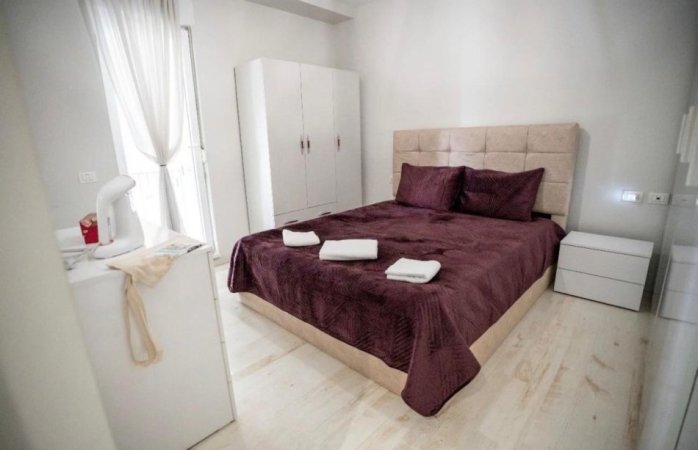 Tirane, jepet me qera apartament 1+1+Aneks+Ballkon Kati 2, 55 m² 600 € (Komuna e Parisit " tek Ola Fast")