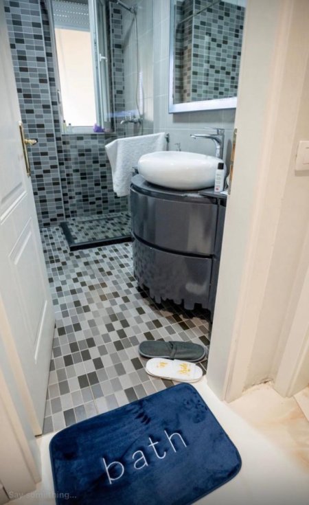 Tirane, jepet me qera apartament 1+1+Aneks+Ballkon Kati 2, 55 m² 600 € (Komuna e Parisit " tek Ola Fast")