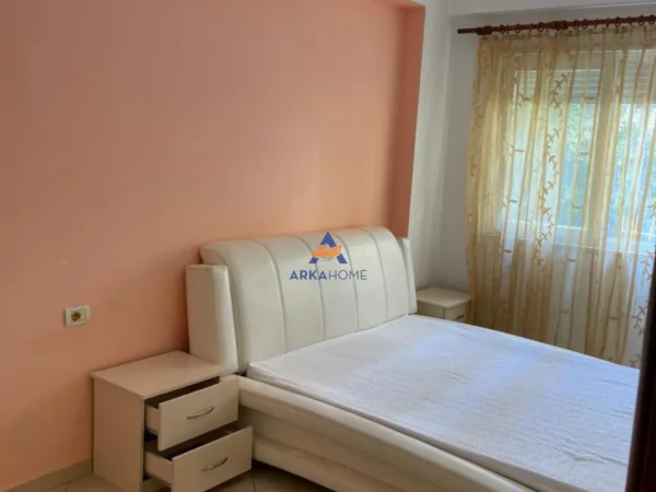Tirane, jepet me qera apartament 1+1+Ballkon Kati 2, 60 m² 417 € (KODRA E DIELLIT)