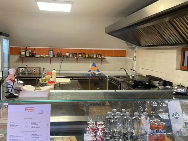 Tirane, shitet bar-resorant Kati 0, 190 m² (SHESHI WILLSON)