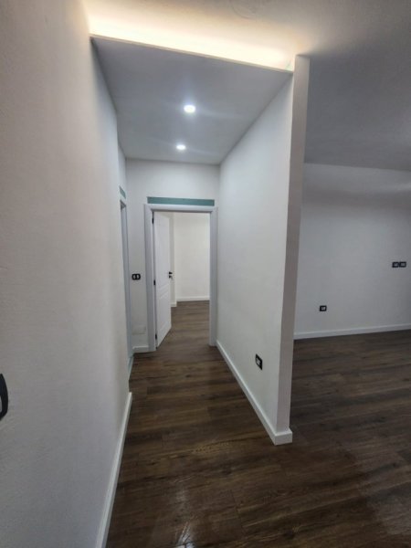 Tirane, shitet apartament 1+1 Kati 2, 81 m² 180.000 € (Komuna Parisit Tiranë)