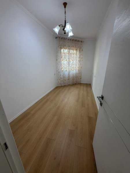 Tirane, shitet apartament 2+1+Ballkon Kati 3, 75 m² 112.000 € 
