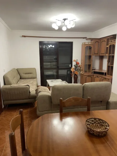 Tirane, jepet me qera apartament 2+1+Ballkon Kati 2, 85 m² 440 € (Rruga Riza Kodheli ,Venue Club)