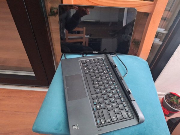 Tirane, shes Laptop 2-ne-1 (tablete + laptop) Dell 7350