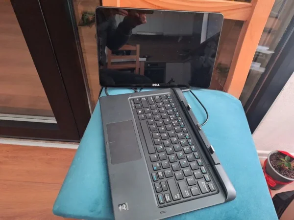 Tirane, shes Laptop 2-ne-1 (tablete + laptop) Dell 7350 - 8.000 Leke