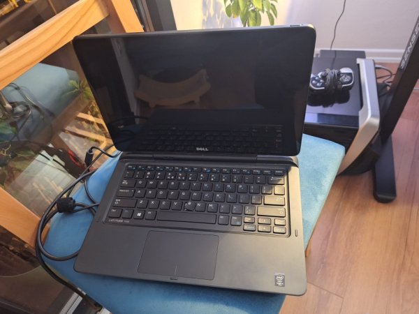 Tirane, shes Laptop 2-ne-1 (tablete + laptop) Dell 7350