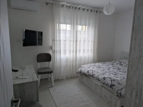 Tirane, jepet me qera apartament 2+1+Ballkon Kati 2, 75 m²