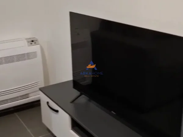 Tirane, jepet me qera apartament 2+1+Ballkon Kati 3, 105 m² 522 € 