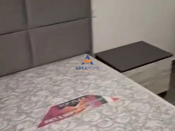 Tirane, jepet me qera apartament 2+1+Ballkon Kati 3, 105 m² 522 € 