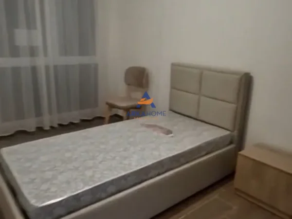 Tirane, jepet me qera apartament 2+1+Ballkon Kati 2, 100 m² 522 € 