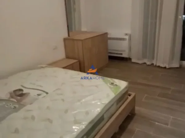 Tirane, jepet me qera apartament 2+1+Ballkon Kati 2, 100 m² 522 € 