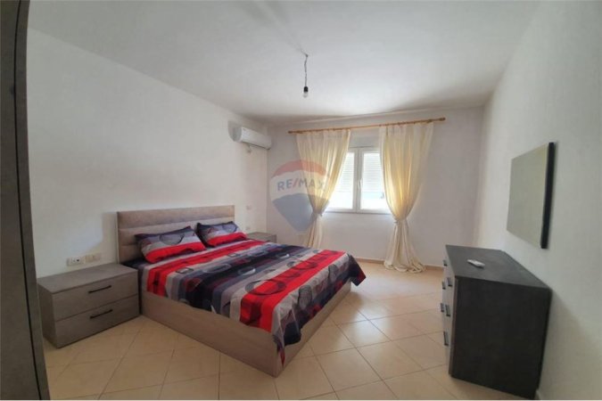 Vlore, jepet me qera apartament 2+1+Ballkon Kati 3, 102 m² 350 € (Blv. Ismail Qemali,Conad, Vlore)